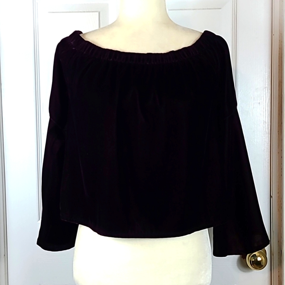 Hollister Off Shoulder Blouse NWT